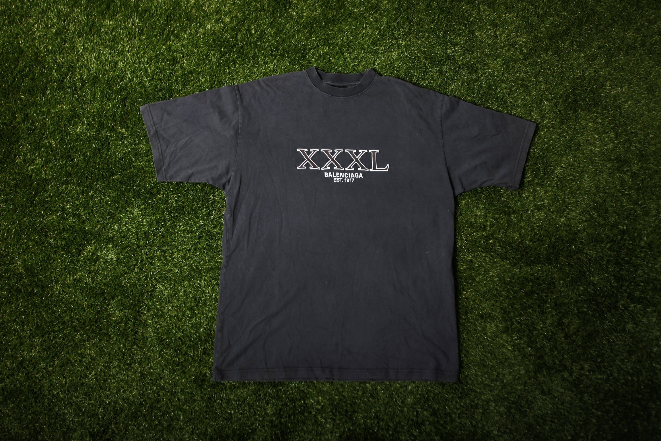 XXXL T-Shirt by Balenciaga | Exclusive Pre-loved Fashion – Ballers