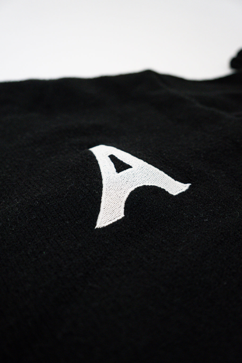 Maniere De Voir Men's Black Jumper