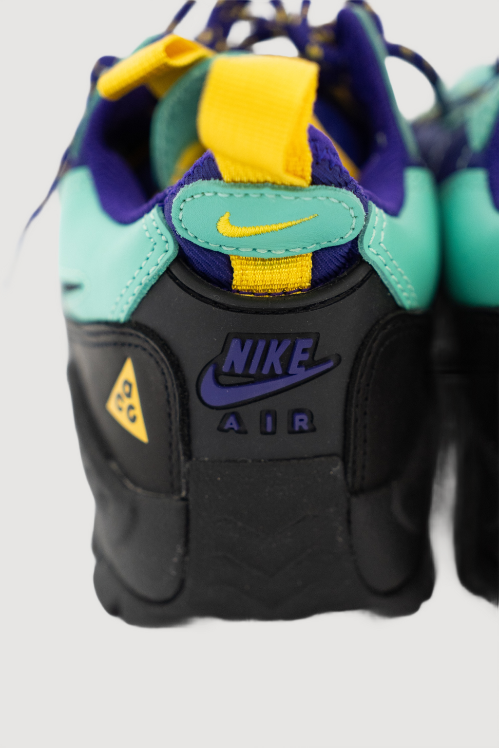 ACG Air Mada Light Menta/Black/Electro Purp sneakers