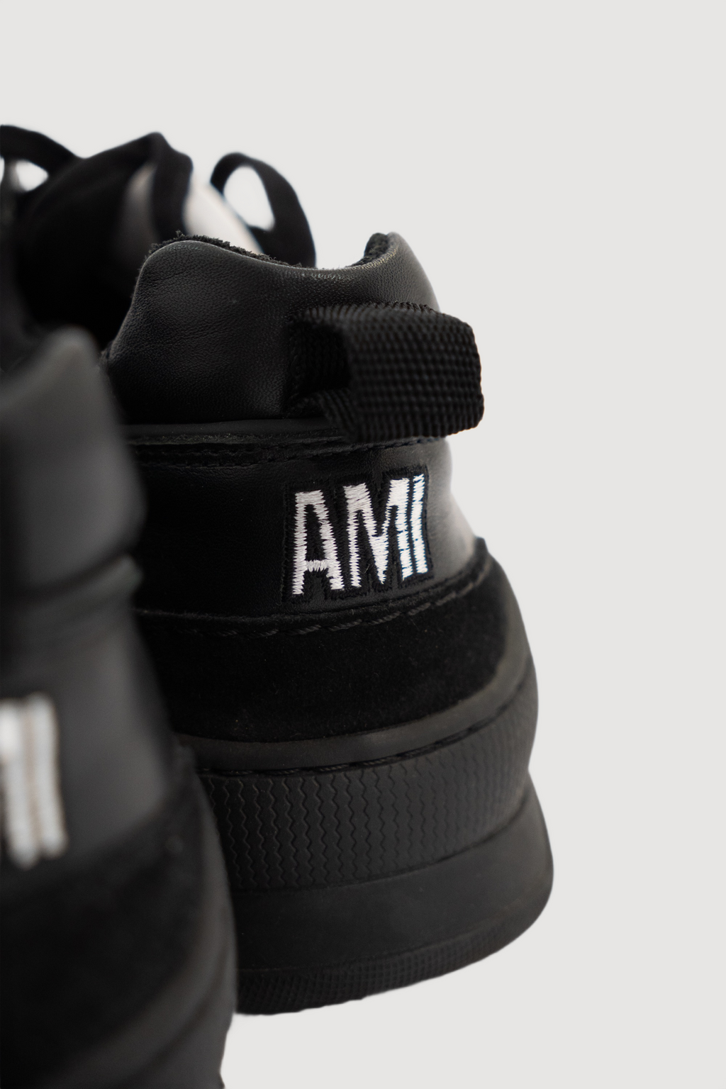 AMI PARIS Thick Sole Low Trainers