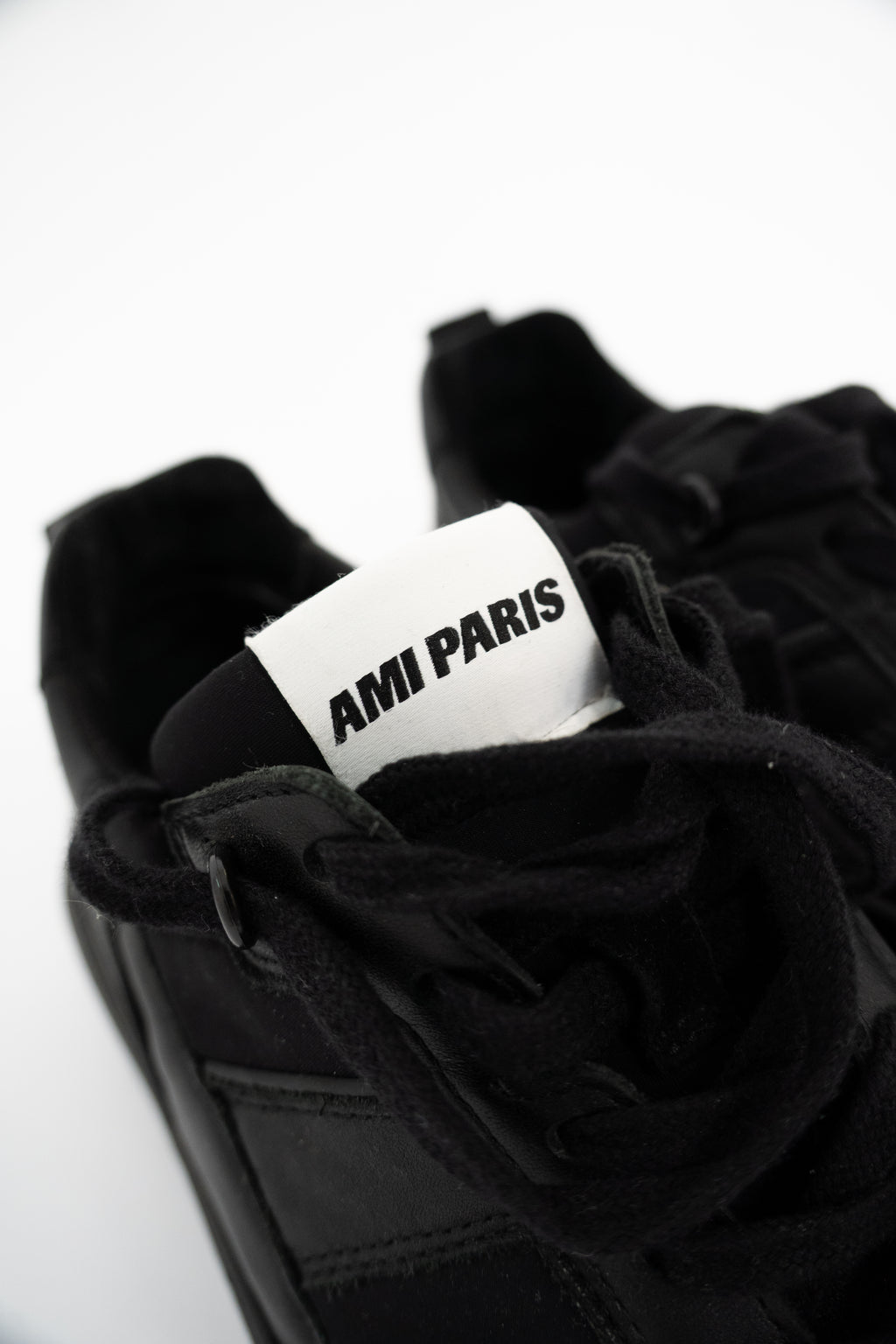AMI PARIS Thick Sole Low Trainers