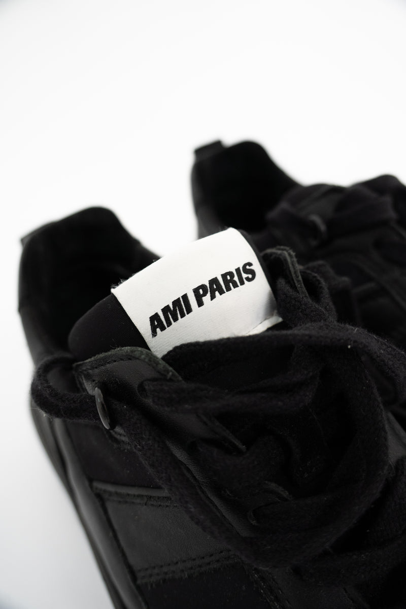 AMI PARIS Thick Sole Low Trainers