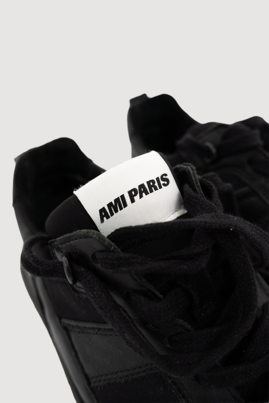 AMI PARIS Thick Sole Low Trainers