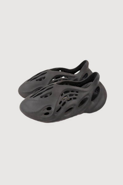 Adidas Yeezy Foam RNR Onyx | Ragnar Oratmangoen