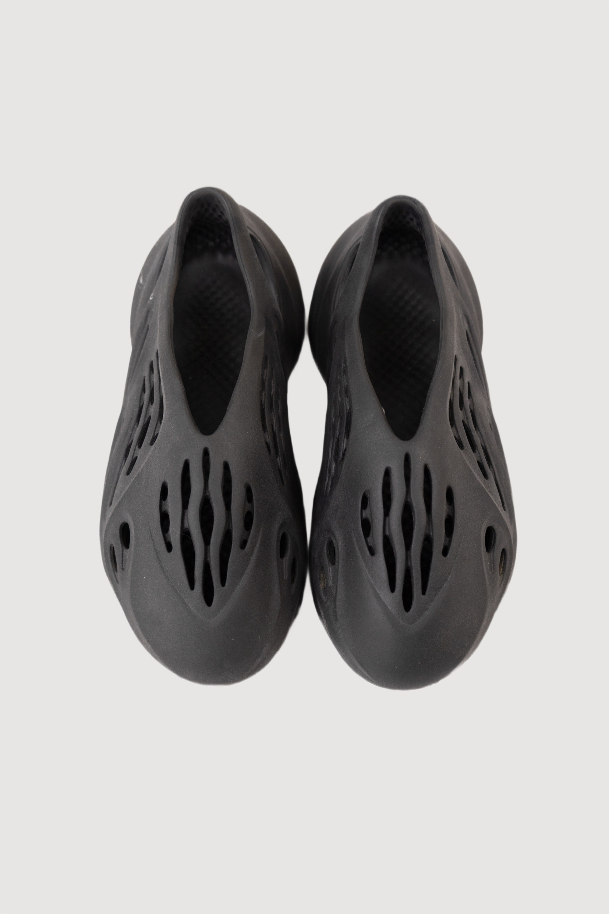 Adidas Yeezy Foam RNR Onyx | Ragnar Oratmangoen | Ballers Market Adidas Yeezy Foam RNR Onyx | Ragnar Oratmangoen | Ballers Market