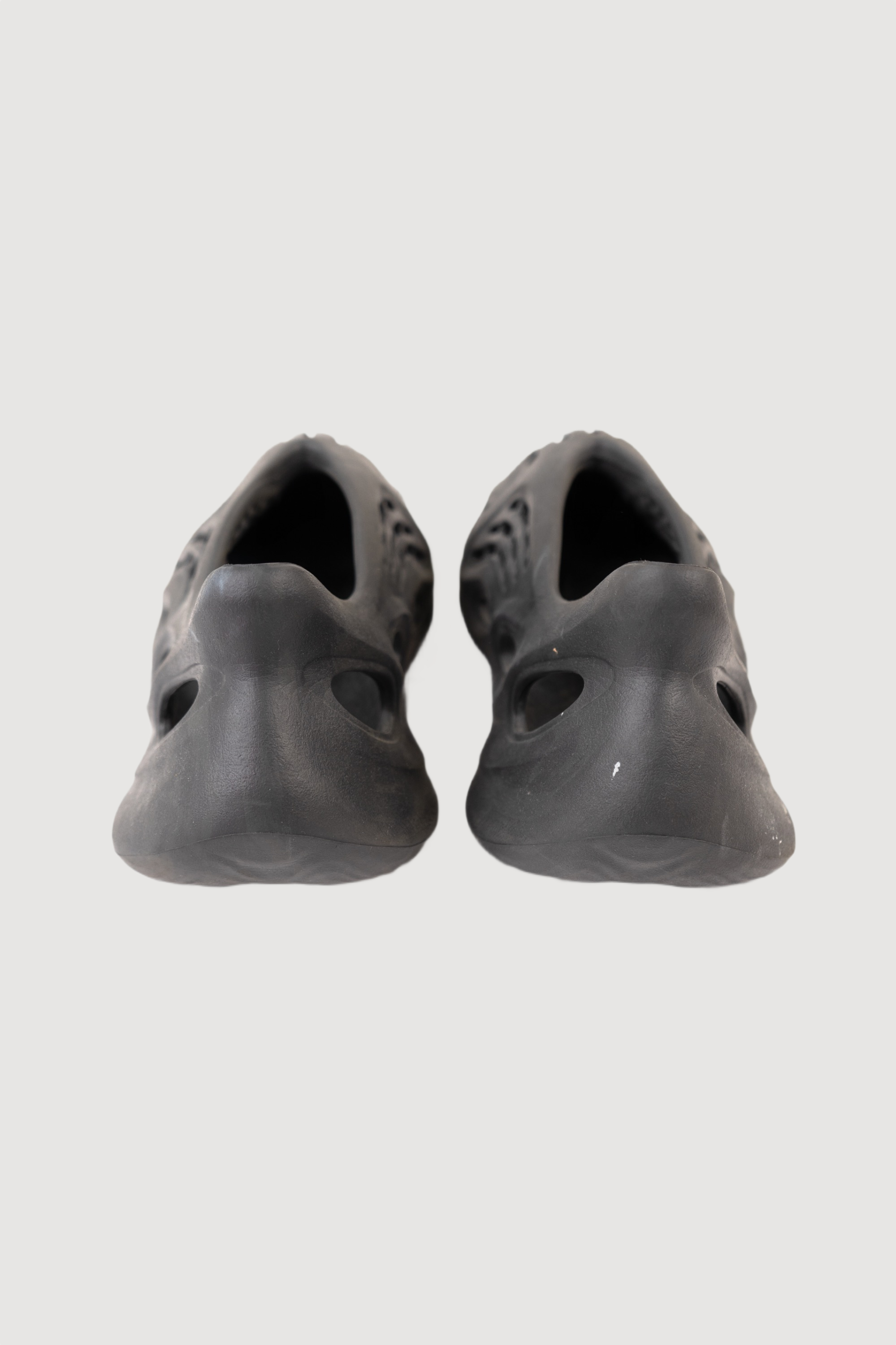 Adidas Yeezy Foam RNR Onyx | Ragnar Oratmangoen | Ballers Market Adidas Yeezy Foam RNR Onyx | Ragnar Oratmangoen | Ballers Market