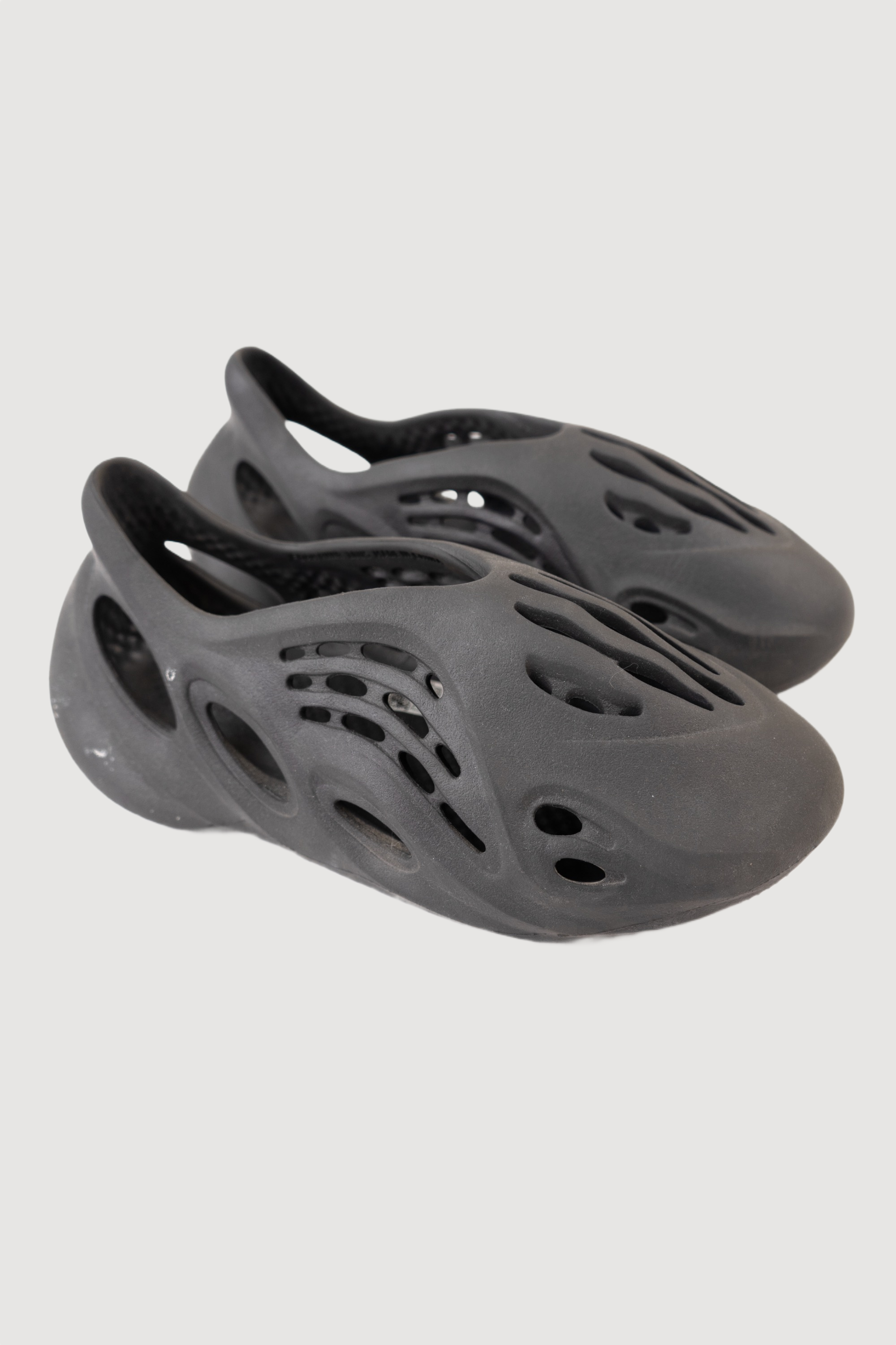 Adidas Yeezy Foam RNR Onyx | Ragnar Oratmangoen | Ballers Market Adidas Yeezy Foam RNR Onyx | Ragnar Oratmangoen | Ballers Market
