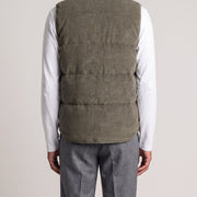 Bellerose Sleeveles green bodywarmer op model, achterkant