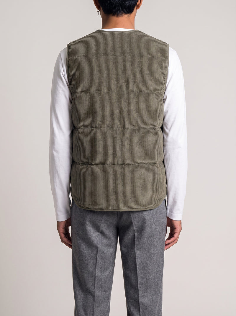 Bellerose Sleeveles green bodywarmer op model, achterkant