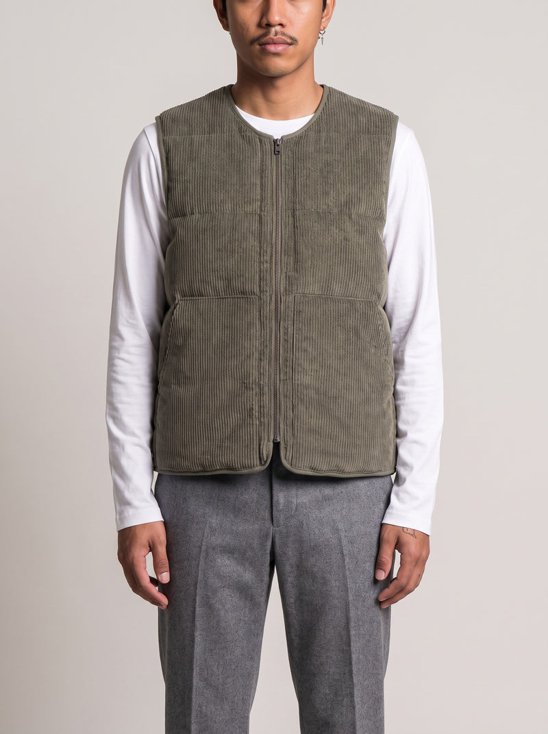 Bellerose Sleeveles green bodywarmer op model, voorkant