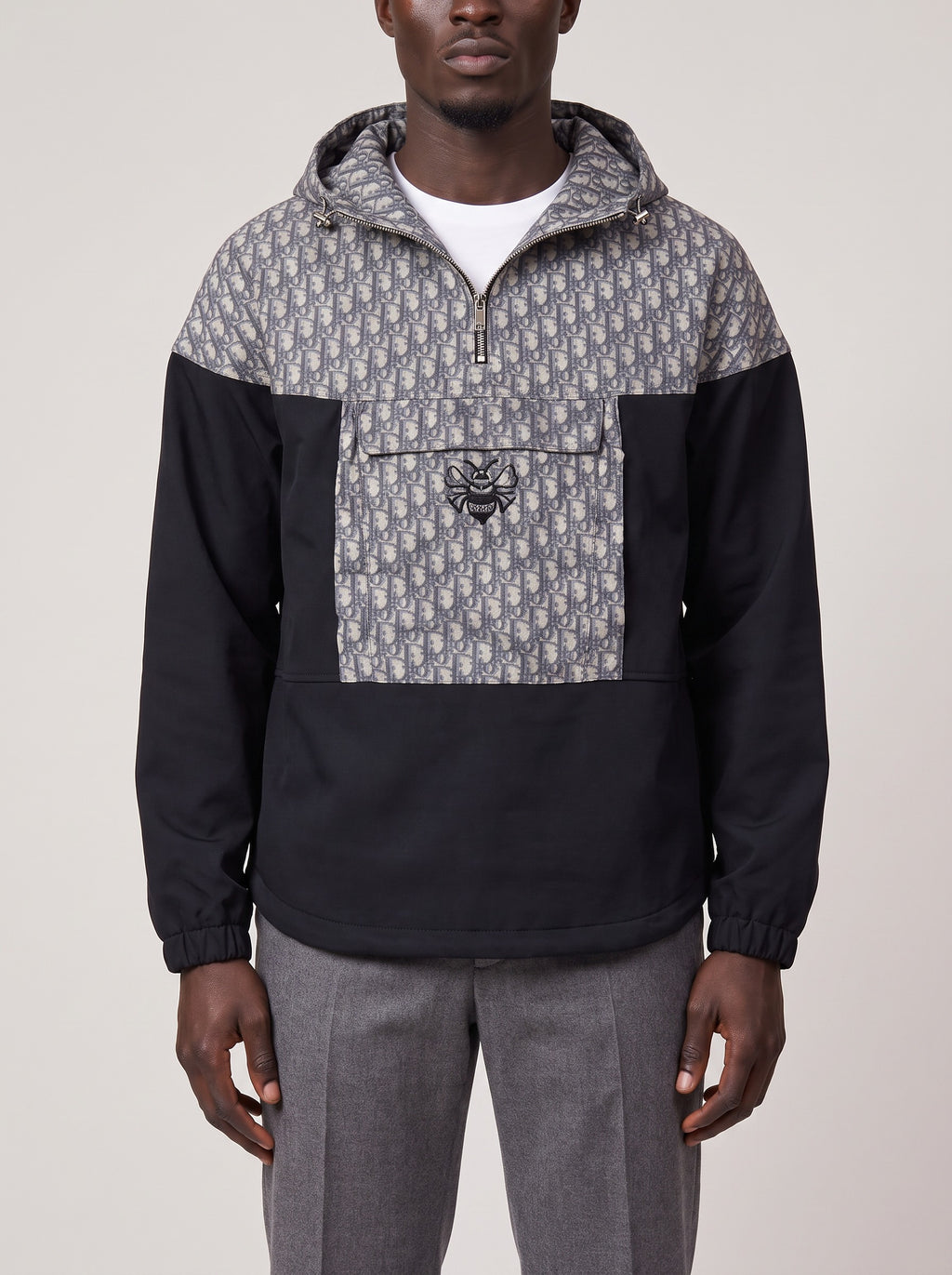 Christian Dior x Shawn Stussy Oblique Anorak Jacket Blue Grey op model, voorkant