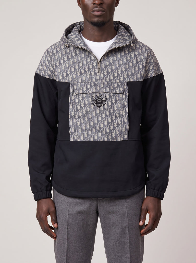 Christian Dior x Shawn Stussy Oblique Anorak Jacket Blue Grey op model, voorkant