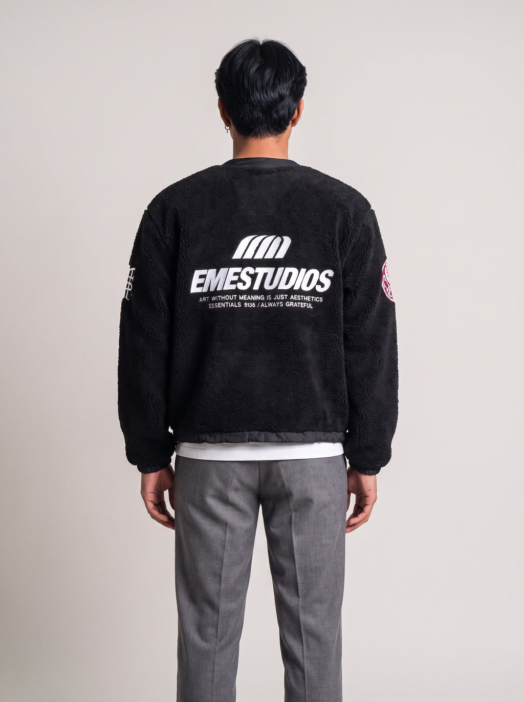 Eme Studios CPH Shadow Bottle Cardigan XS op model, achterkant