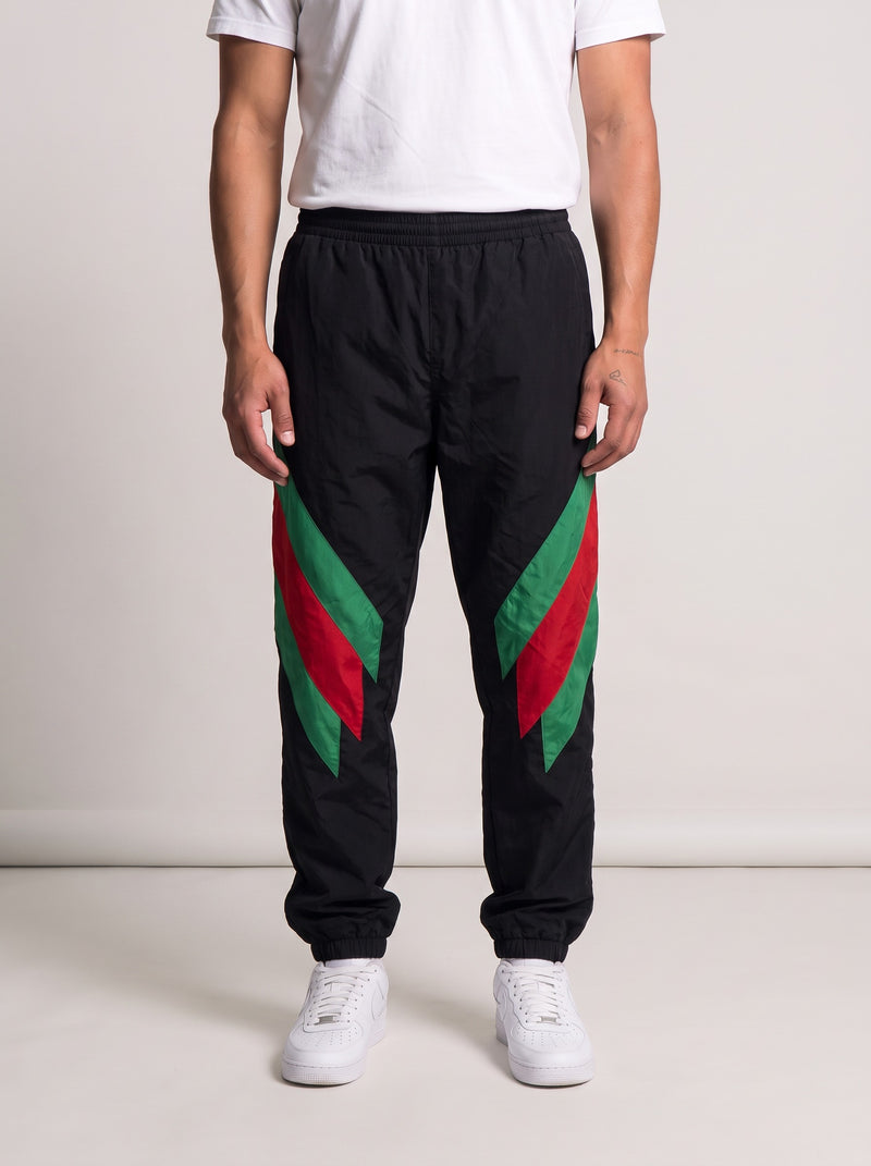 Gucci Tapered Striped Shell Trousers op model, voorkant