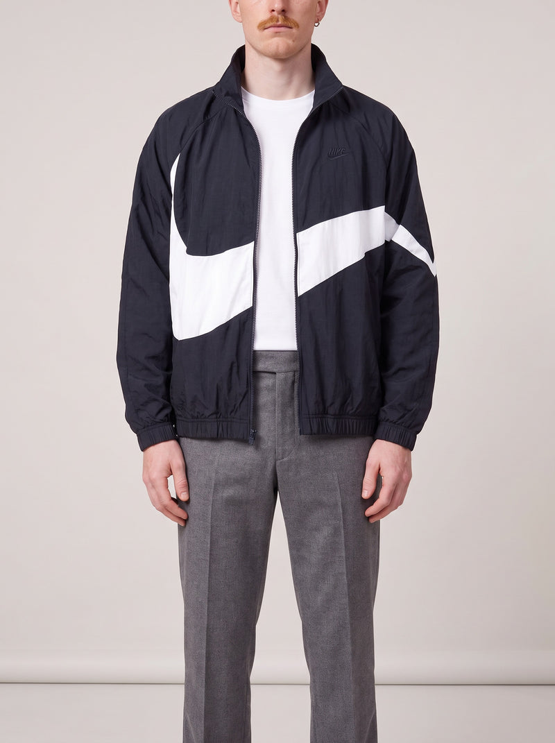Nike Swoosh Woven Jacket Black M op model, voorkant