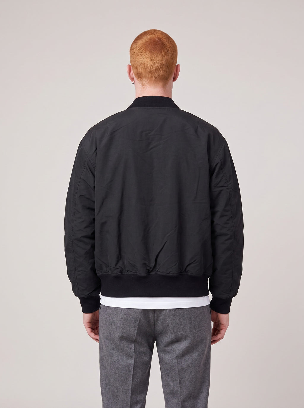 NN.07 Black Bomber Jacket M op model, achterkant