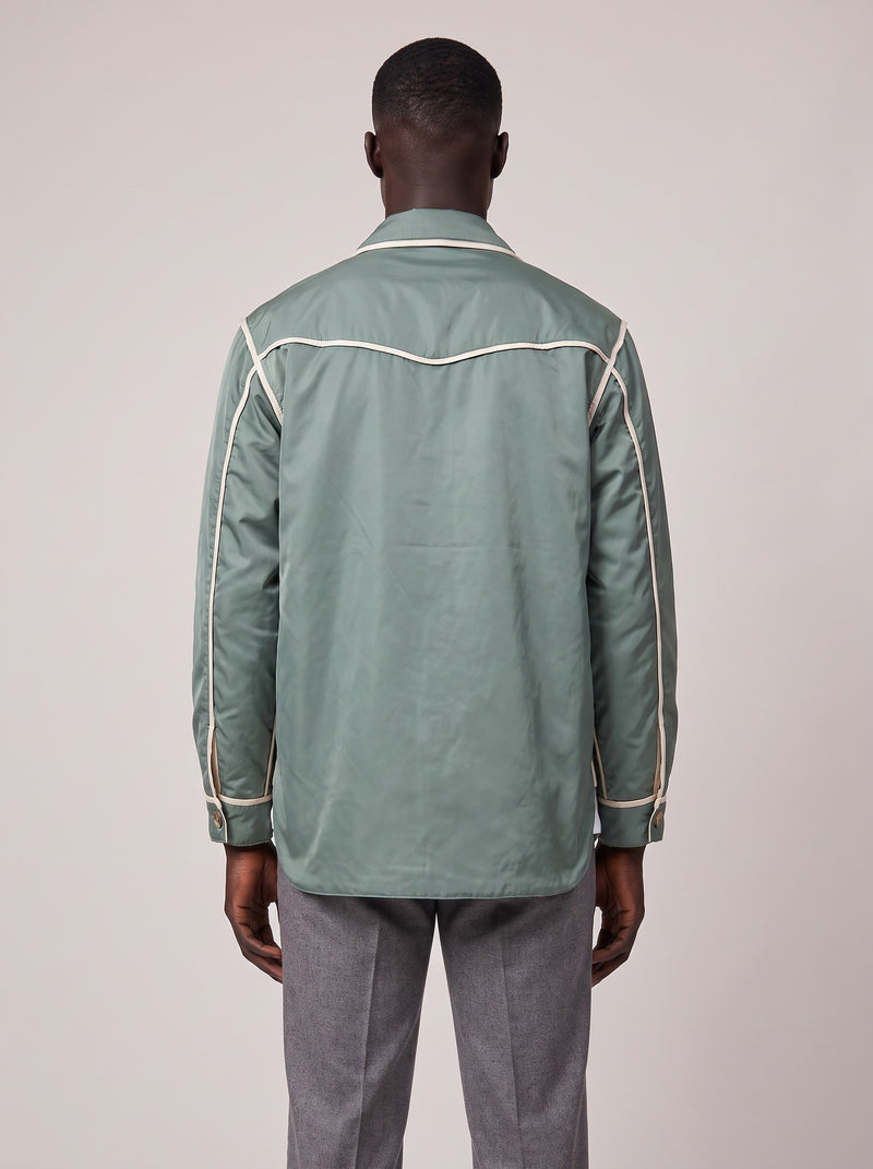 Pronounce Satin Coat Green op model, achterkant