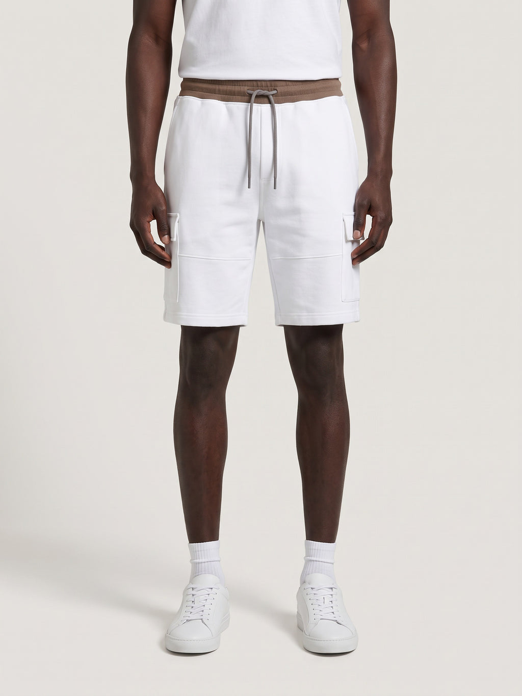 Sort Jersey Beyaz on model, front