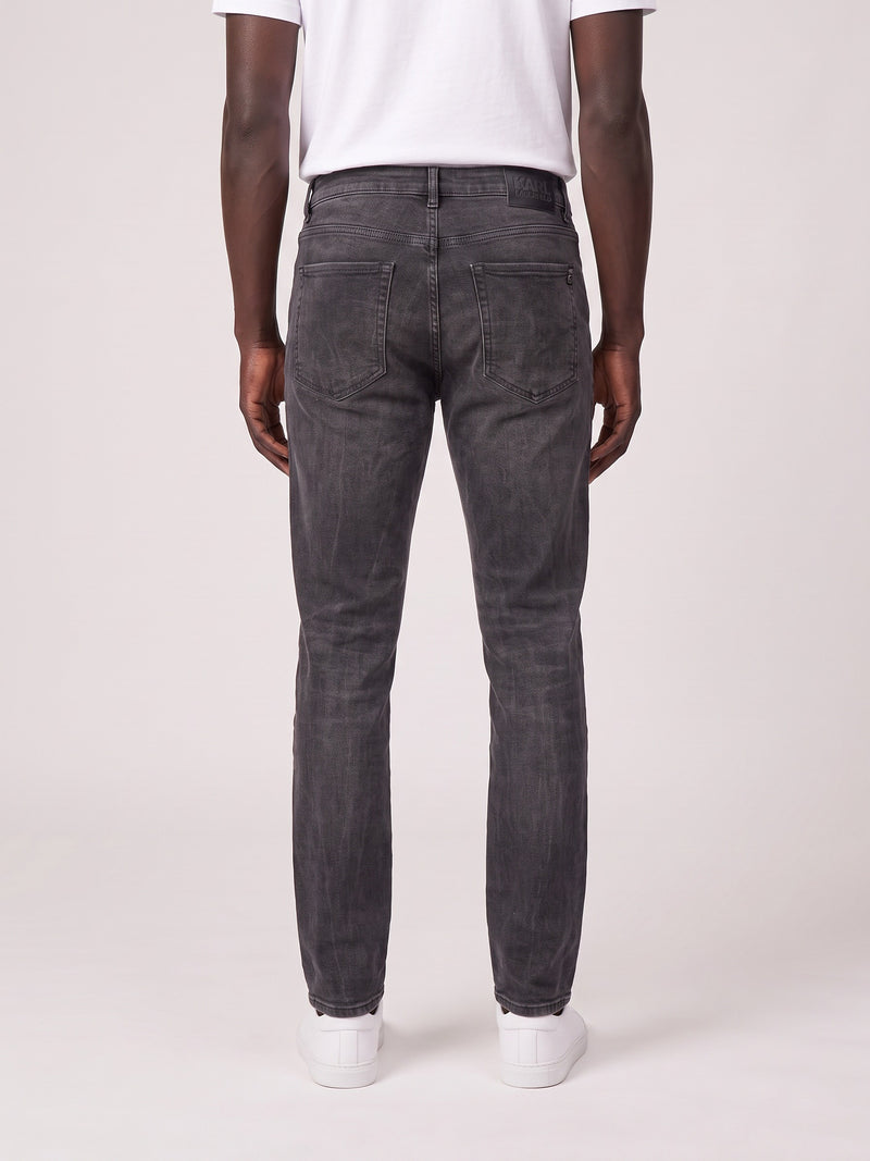 Jeans Tapered Denim on model, back