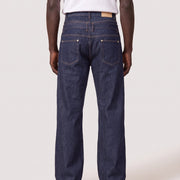 Decency jeans achterkant op model