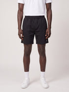 Maniere du Voir shorts on model, front