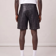 One Seven Leather Shorts achterkant op model
