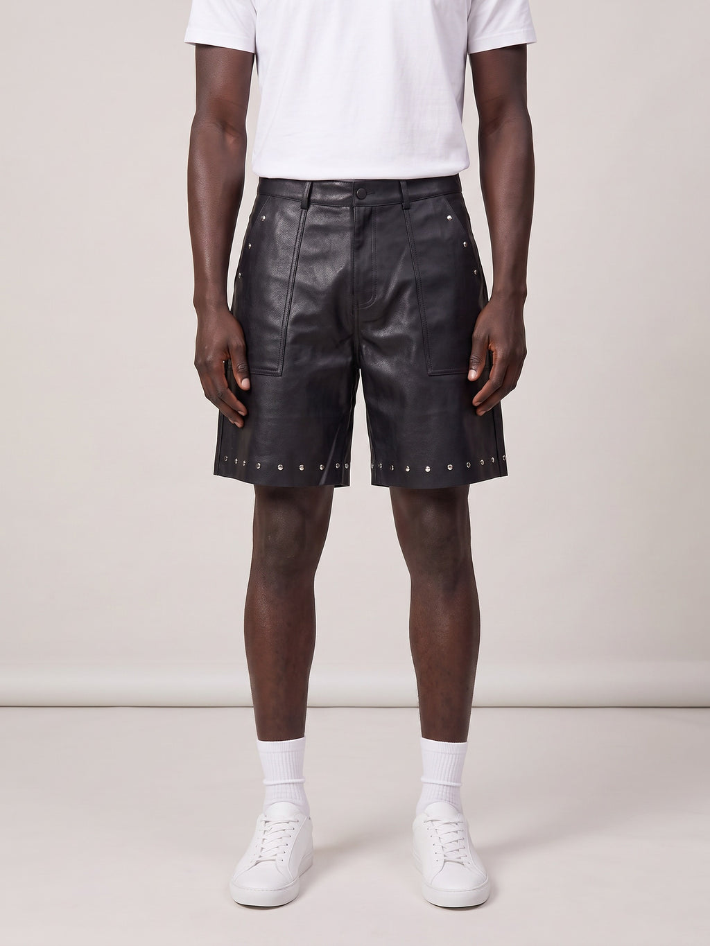 One Seven Leather Shorts voorkant op model