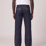 Dark Blue Jeans With Pearls achterkant op model