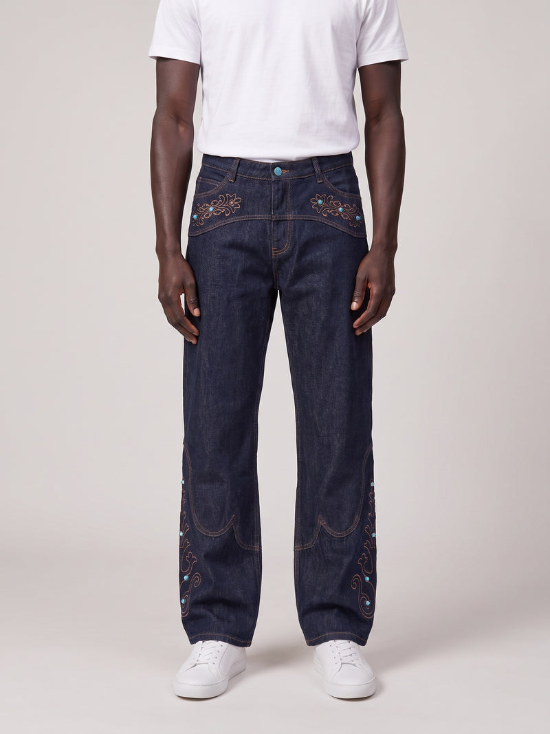 Dark Blue Jeans With Pearls voorkant op model