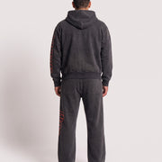 Rhinestone Sweatsuit zwart achterkant op model