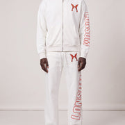 Rhinestone Sweatsuit wit voorkant op model