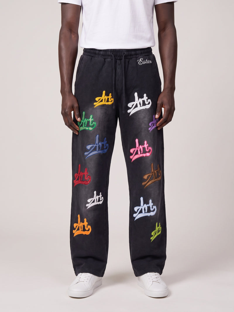Unique Art broek zwart voorkant op model