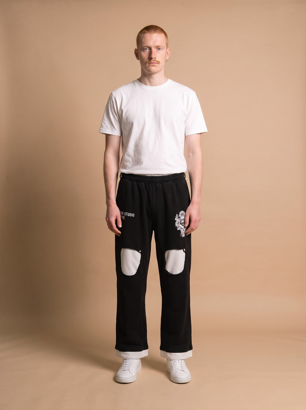 Sacred Sweatpant model voorkant