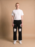 Sacred Sweatpant model voorkant
