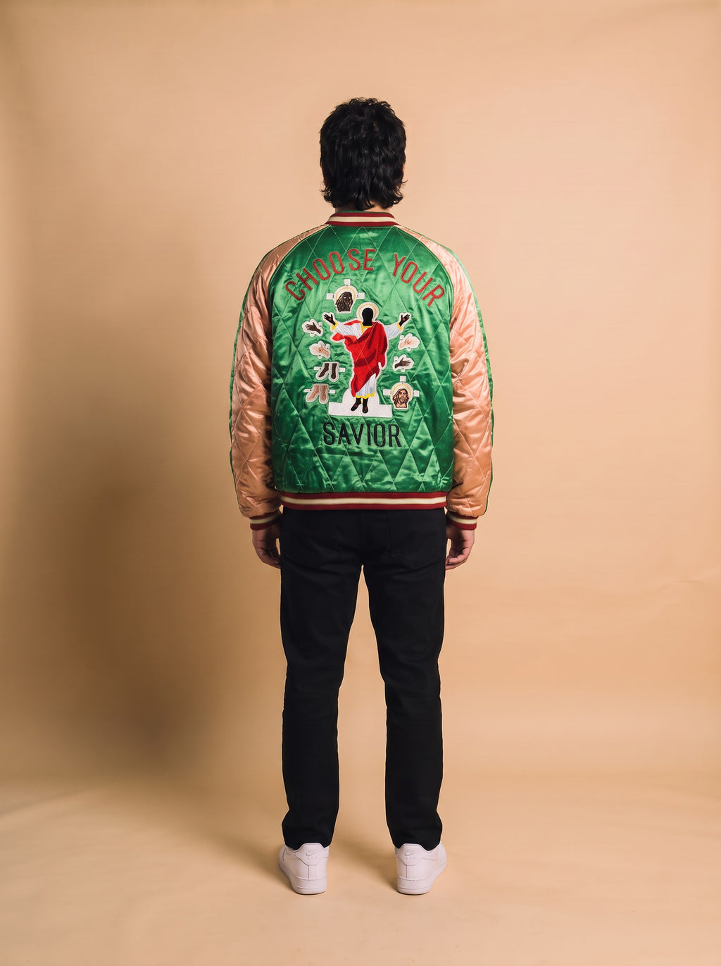 SAINT MXXXXXX x Sukajyan Reversible Bomber Jacket, groene kant, achterkant op model