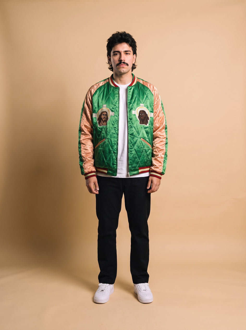 SAINT MXXXXXX x Sukajyan Reversible Bomber Jacket, groene kant, voorkant op model