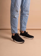 Black Recycled Yarn Willow Trainers aan de voet