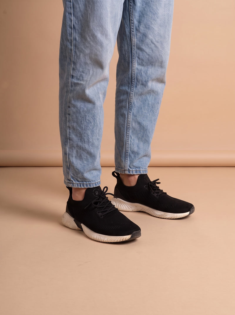 Black Recycled Yarn Willow Trainers aan de voet