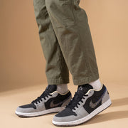 Air Jordan One Low SE Smoke Grey aan de voet