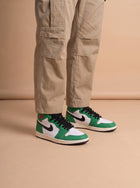 Air Jordan 1 Retro High OG Lucky Green aan de voet