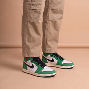 Air Jordan 1 Retro High OG Lucky Green aan de voet