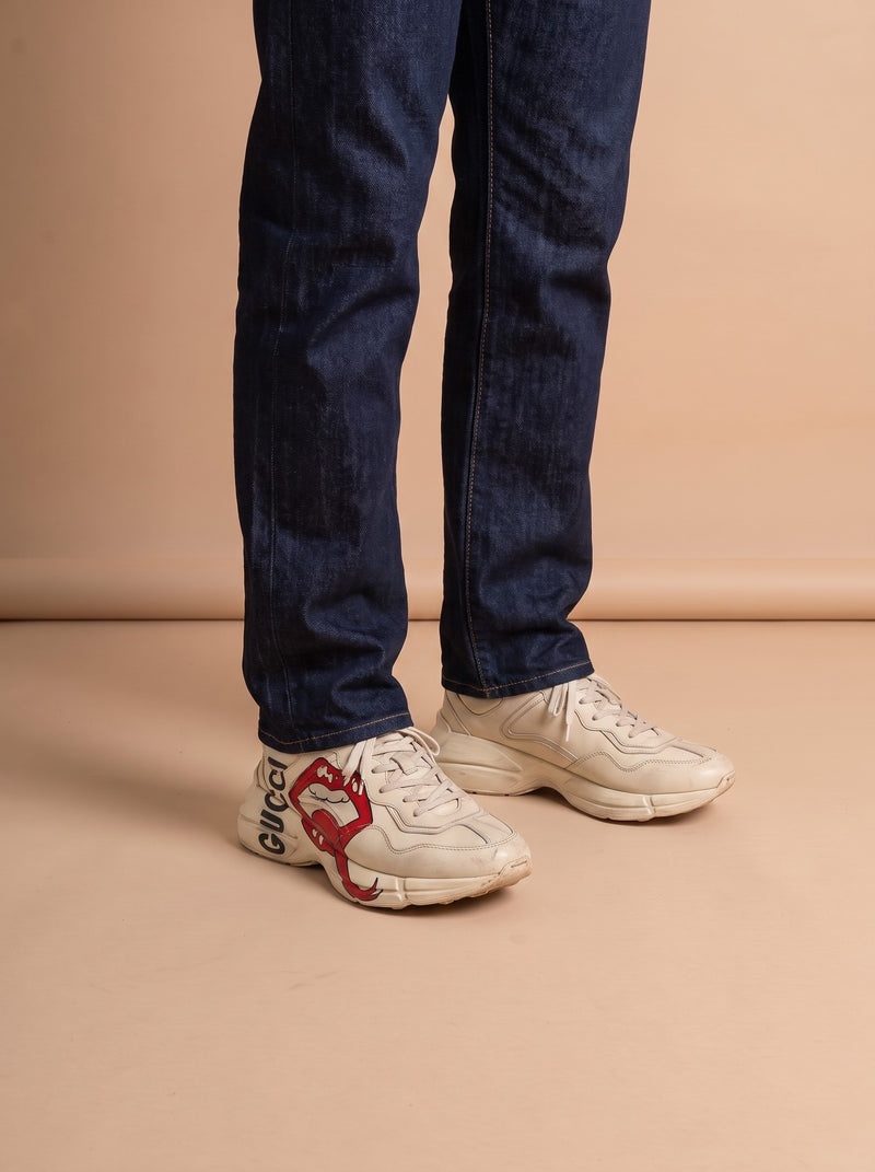 GUCCI RHYTON TRAINER aan de voet