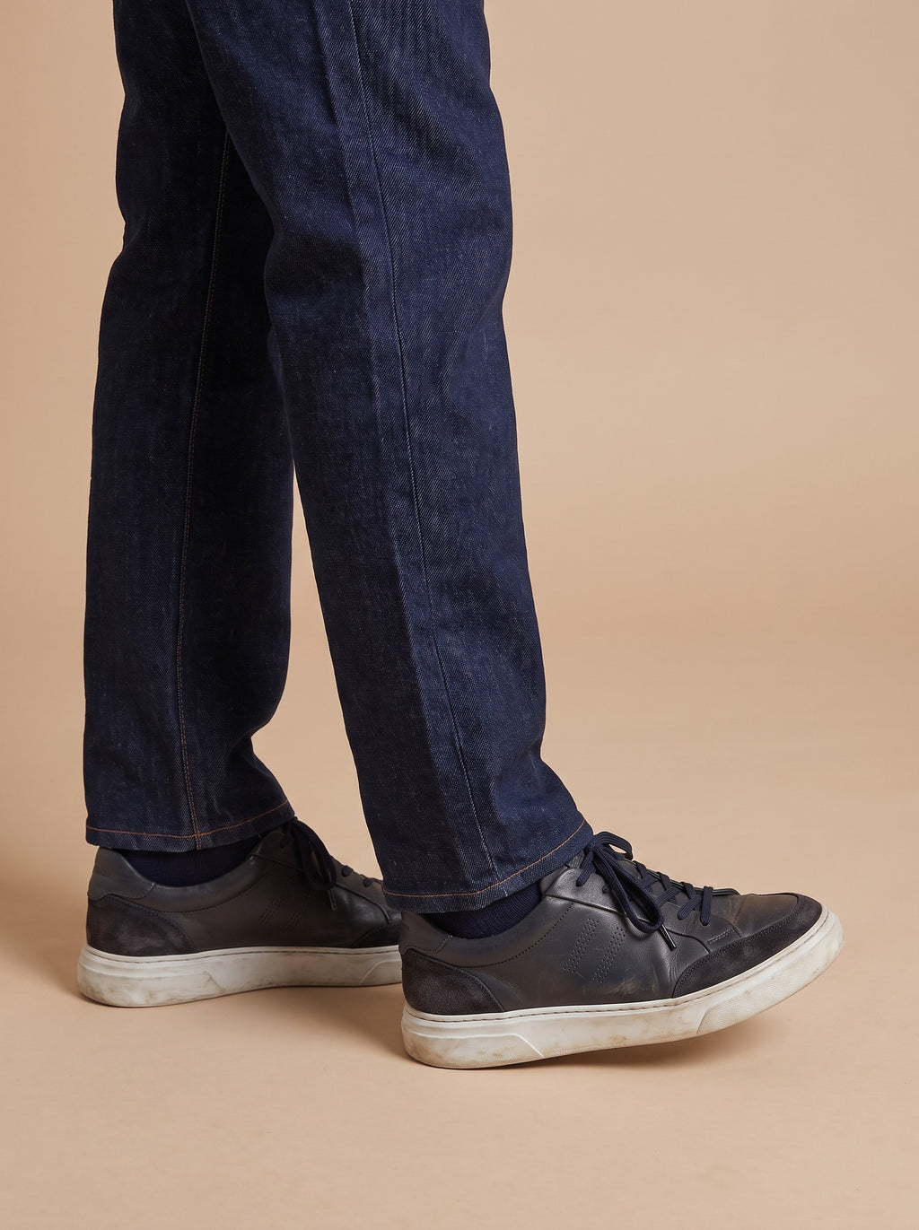 Boggi Navy Leather Trainers aan de voet