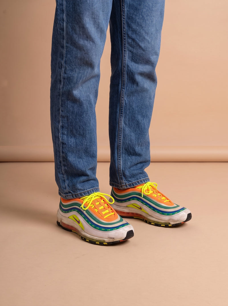 Nike Air Max 97 London Summer of Love aan de voet