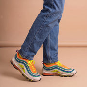 Nike Air Max 97 London Summer of Love aan de voet