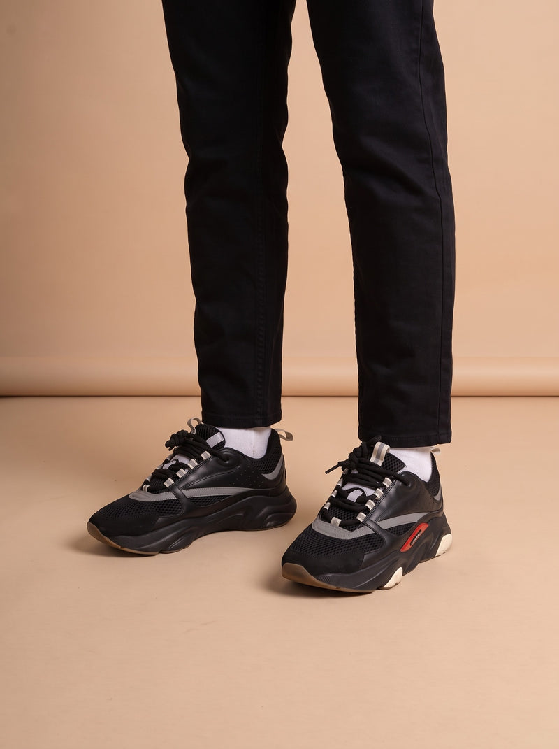 Dior B22 Black Grey Sneaker aan de voet