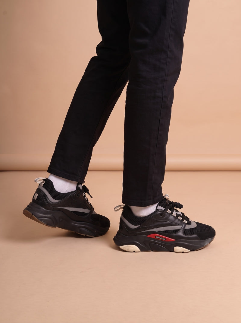 Dior B22 Black Grey Sneaker aan de voet