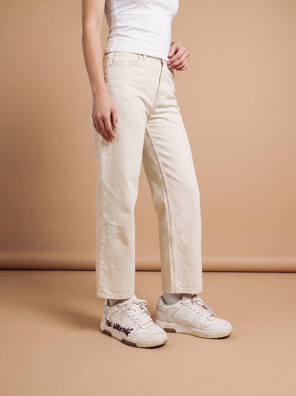 Off-White Out of Office 'OOO' sneakers aan de voet