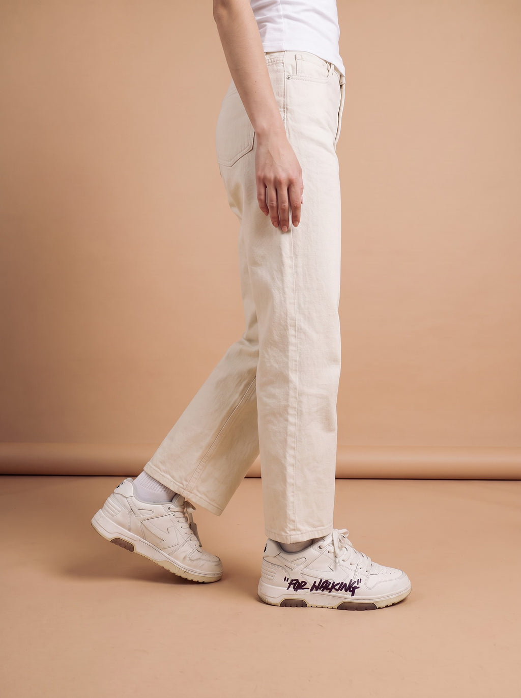 Off-White Out of Office 'OOO' sneakers aan de voet