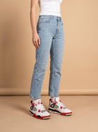 Air Jordan 4 OG Fire Red aan de voet